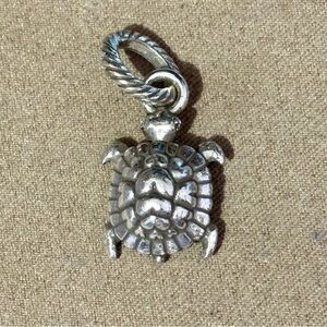 🆕Listing! Brighton Myrtle the Turtle silver charm Hearts on shell Retired VGUC